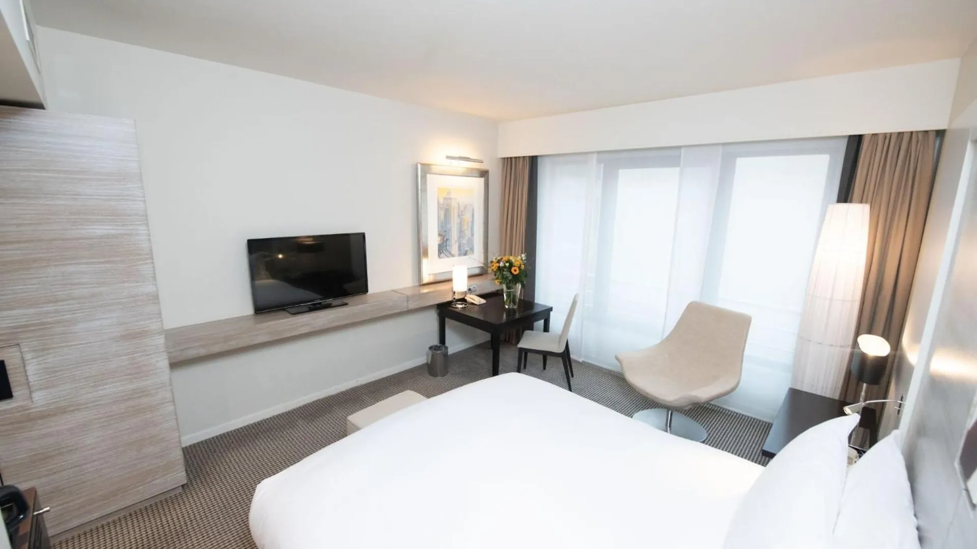 Hotel Tulip Suites Near Delhi Airport